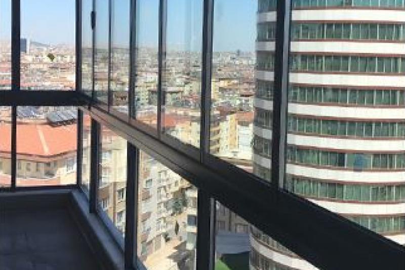 Albert Genau Cam Balkon