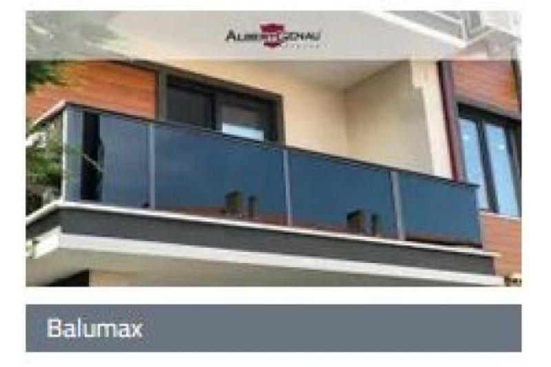 Albert Genau Cam Balkon
